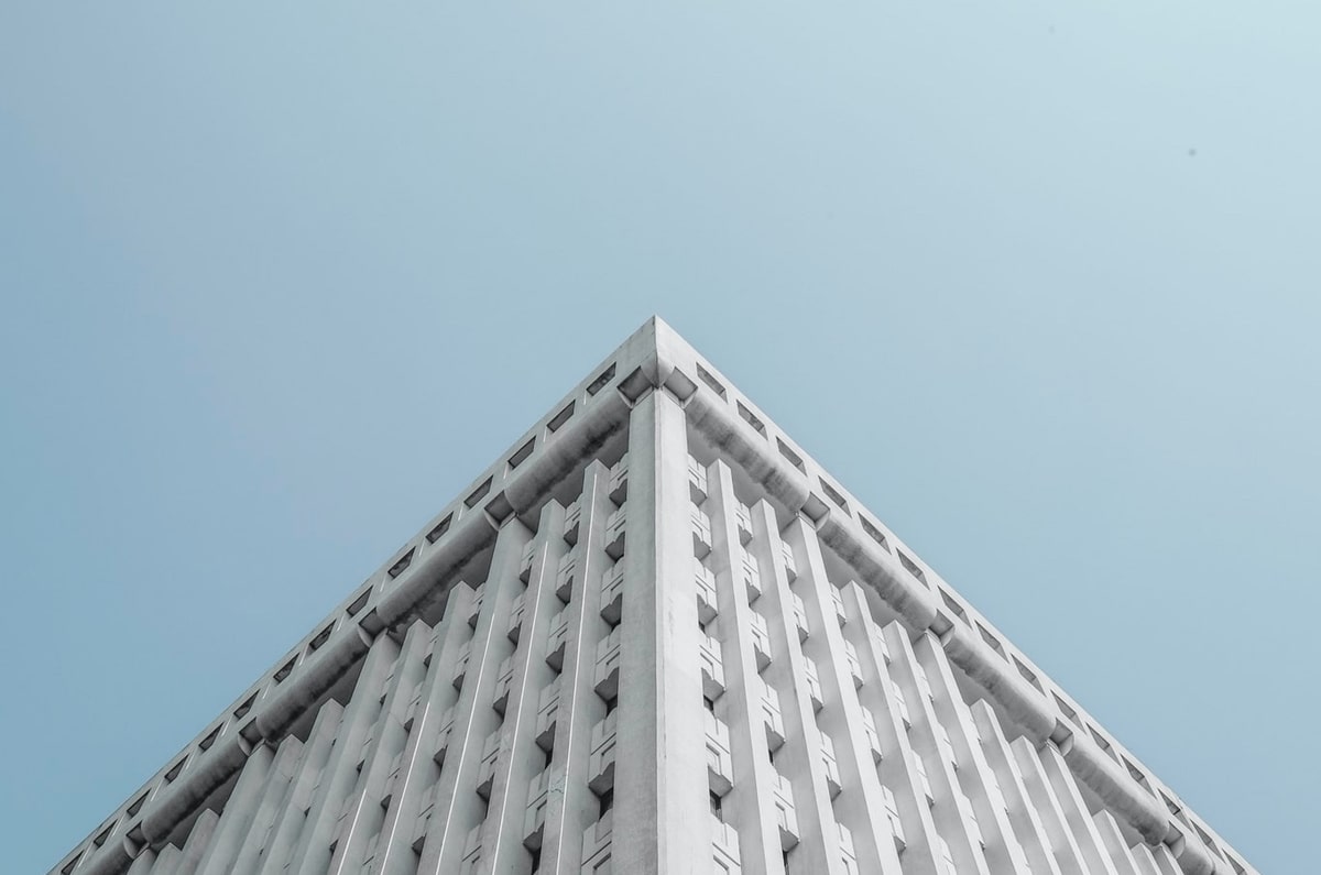 直播吧-事故发生概率提升16倍，慢吞吞的“龟速车”该治治了