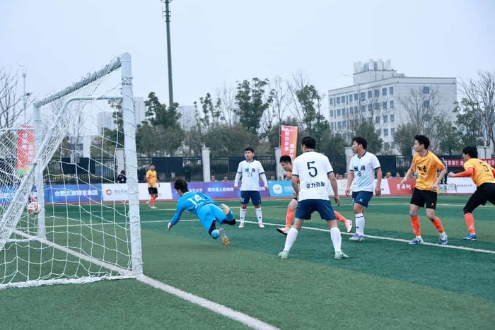 体育-合肥城市足球联赛肥东主场首战激情开赛|肥东队|巢湖|体育场|比赛|球员_新浪体育_新浪新闻